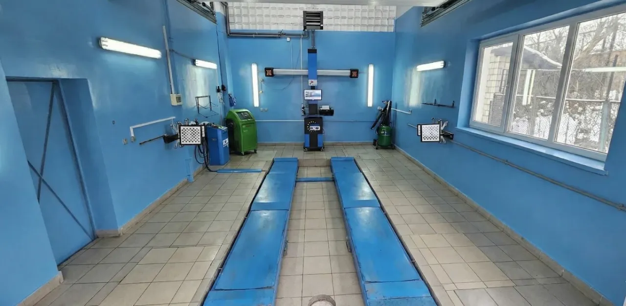 Stanowisko geometrii kół 3D w warsztacie Car Plus Serwis w Białymstoku